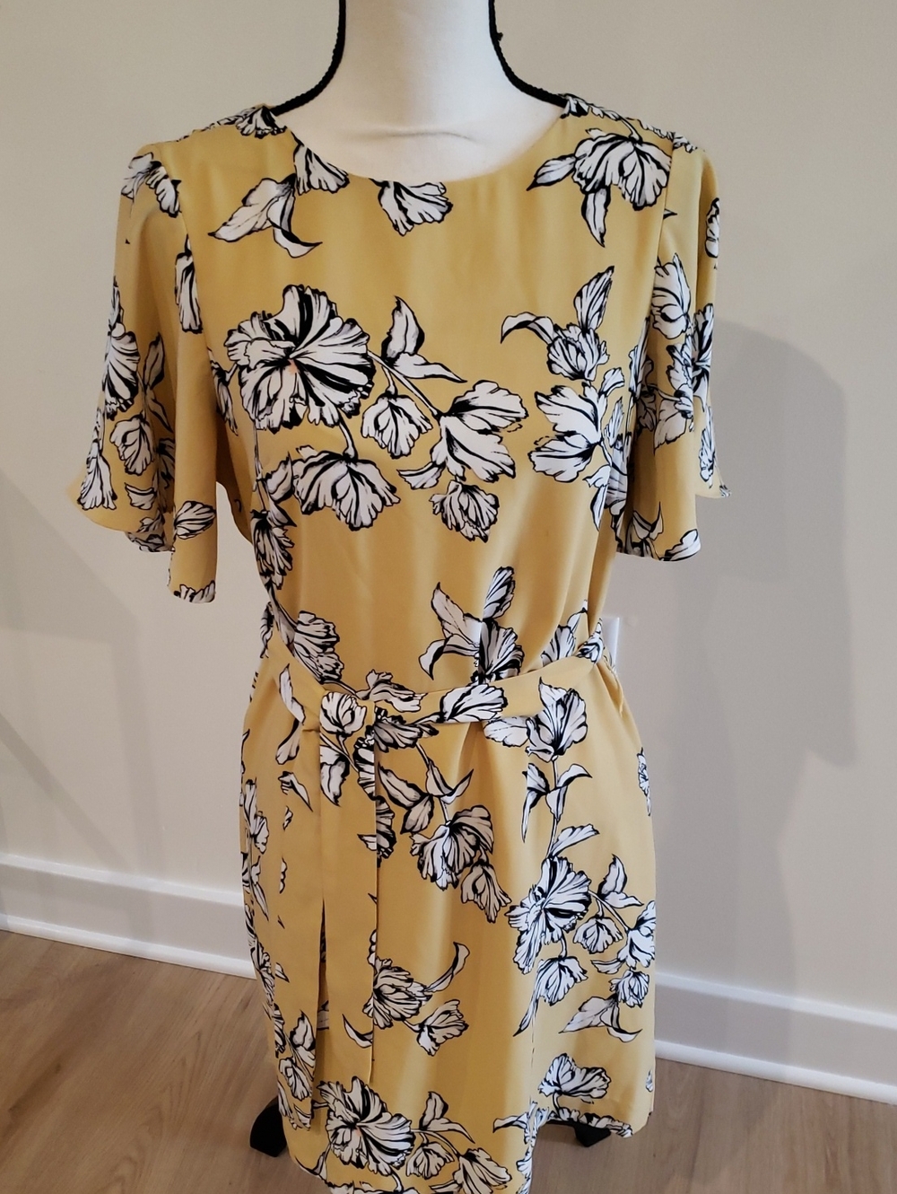 H&M Yellow / Gold Classic Floral Dress Removeable Tie Belt